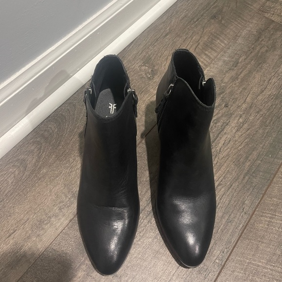 FRYE Judith Black Leather Ankle Bootie - Picture 3 of 9